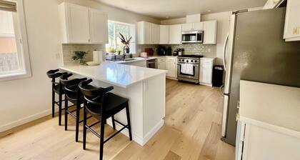 12 mins UO, Autzen, 10min airport, Hot tub, Fire pit!