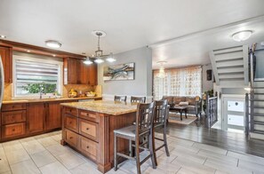 Interior - Spacious house in Montreal: 5 bedrooms, 4 bathrooms, garden with pool  (Montréal)