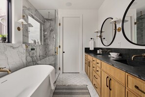 Shower, hair dryer, towels, soap - Lone Star Lookout by Lux Tiny Resorts (Austin)