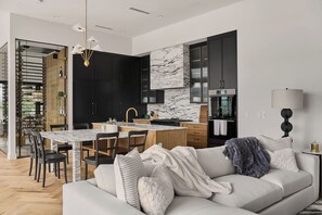 Smart TV, fireplace, books, stereo