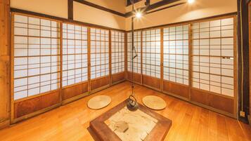 ๋น๋ผ, ์ ์ ์ ๋ง | 3 ๊ฐ์ ์นจ์ค, ๊ฐ์ค ๋ด ๊ธ๊ณ , ์๋ง ์ปคํผ, ๋ฌด๋ฃ WiFi