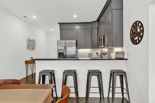 Luxury 2 Bedroom Condo in the Texan Wine Country