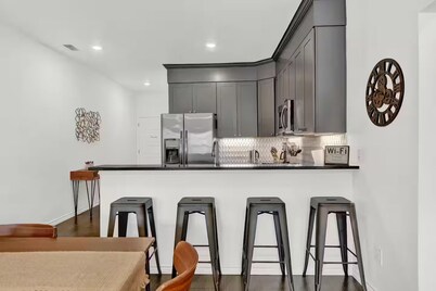 Luxury 2 Bedroom Condo in the Texan Wine Country