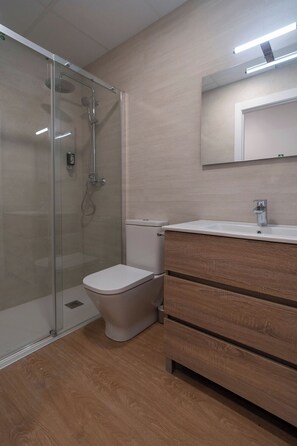 Sèche-cheveux, serviettes fournies