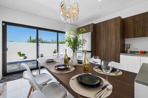 Dining - La Perla 2BR2BA Home w/Private Pool ~ Patio & BBQ! (Noord)