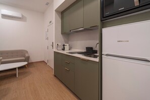 Fridge, microwave, stovetop, coffee/tea maker