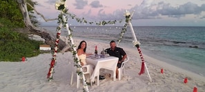 Playa privada en los alrededores, arena blanca