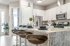 Fridge, microwave, oven, stovetop - Amazing home in Orlando just 5 minute away from Disney World (Kissimmee)
