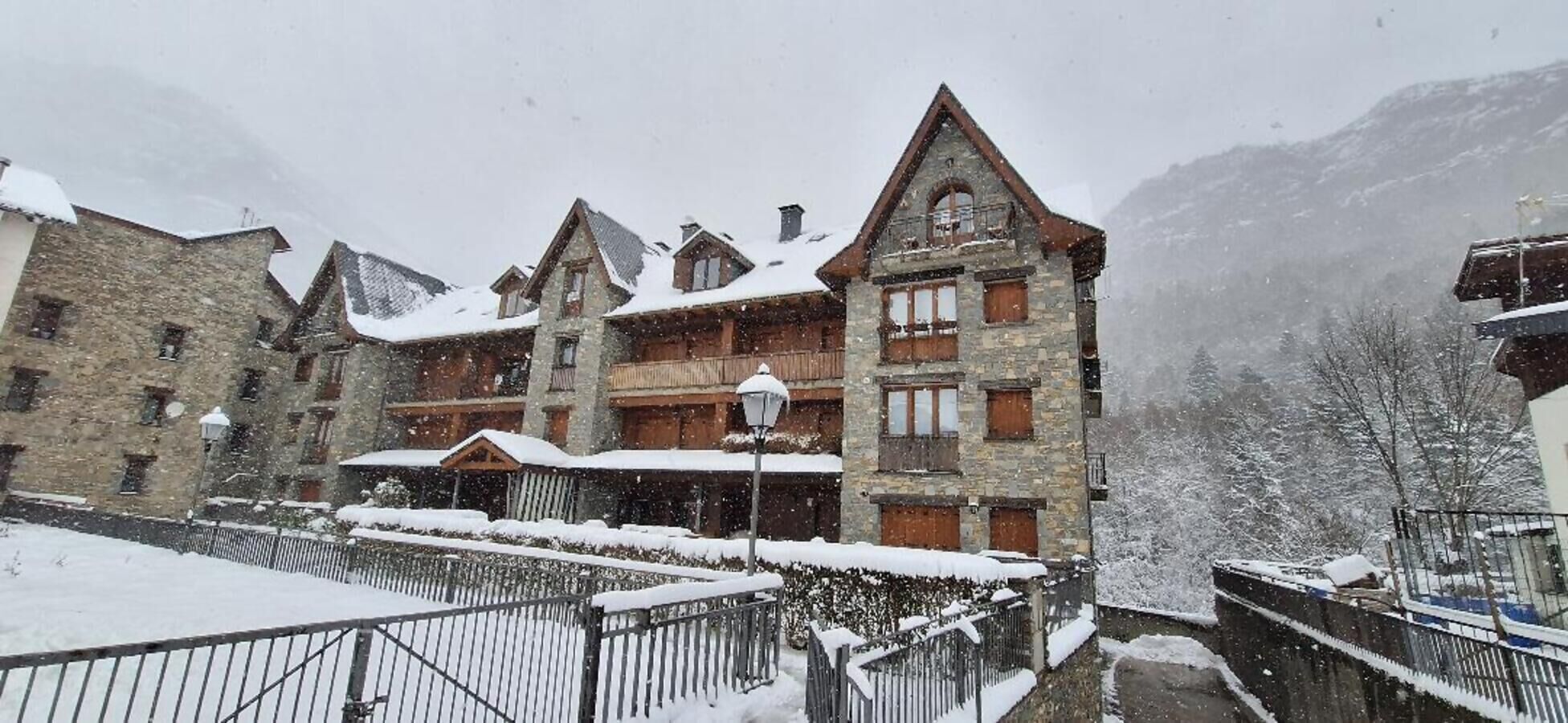 Property building,Facade/entrance,Winter,Skiing