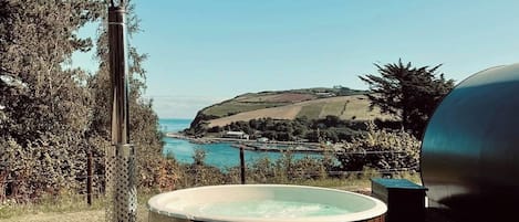 Family Cabin (Ocean View Pod with Hot Tub) | Private spa tub