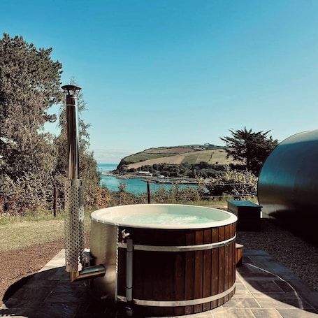 Cabaña familiar (Ocean View Pod with Hot Tub) | Tina de hidromasaje privada