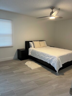 3 camere, una scrivania, Wi-Fi, lenzuola