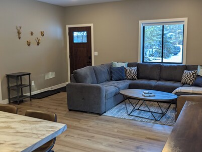 Cozy 2-bedroom house just 4 miles from Bemidji w/plenty of parking