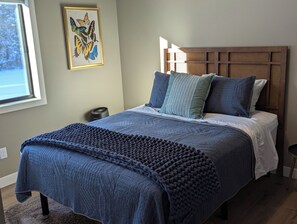 2 bedrooms, iron/ironing board, travel cot, free WiFi - Cozy 2-bedroom house just 4 miles from Bemidji w/plenty of parking (Bemidji)