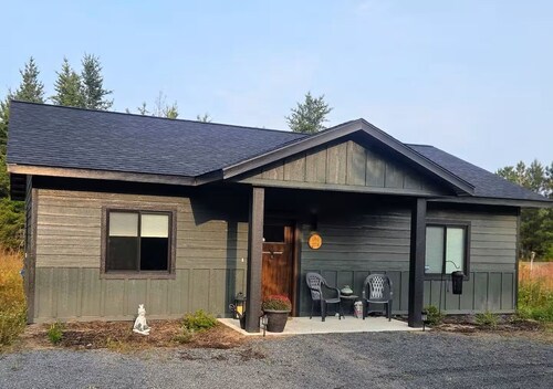 Cozy 2-bedroom house just 4 miles from Bemidji w/plenty of parking