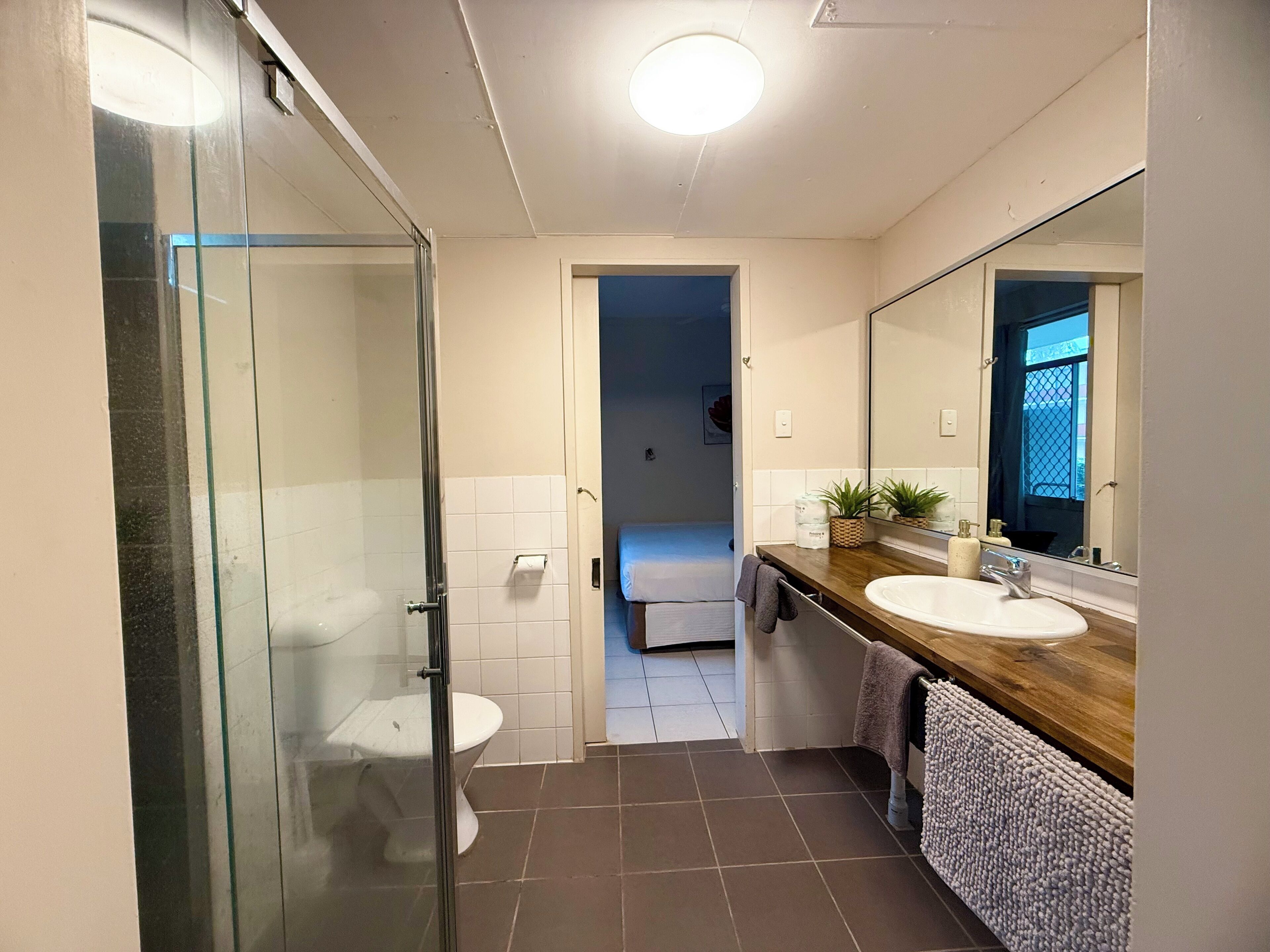 Doccia, set di cortesia gratuito, asciugacapelli, asciugamani