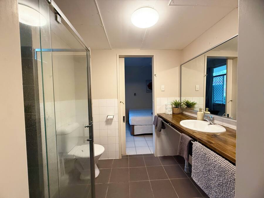 Shower, free toiletries, hair dryer, towels