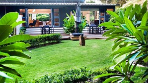 Outdoor dining - The Tula Suite - Driftwood Villas Scotts Head (Scotts Head)