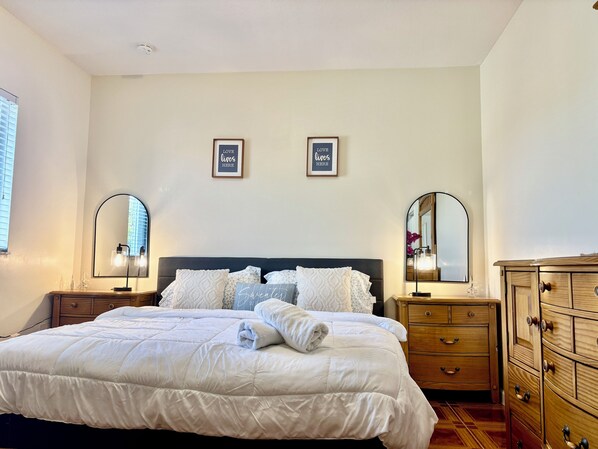 3 Schlafzimmer, Schreibtisch, Bügeleisen/Bügelbrett, kostenloses WLAN