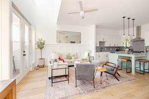 Unclassified image, 3 of 45, button