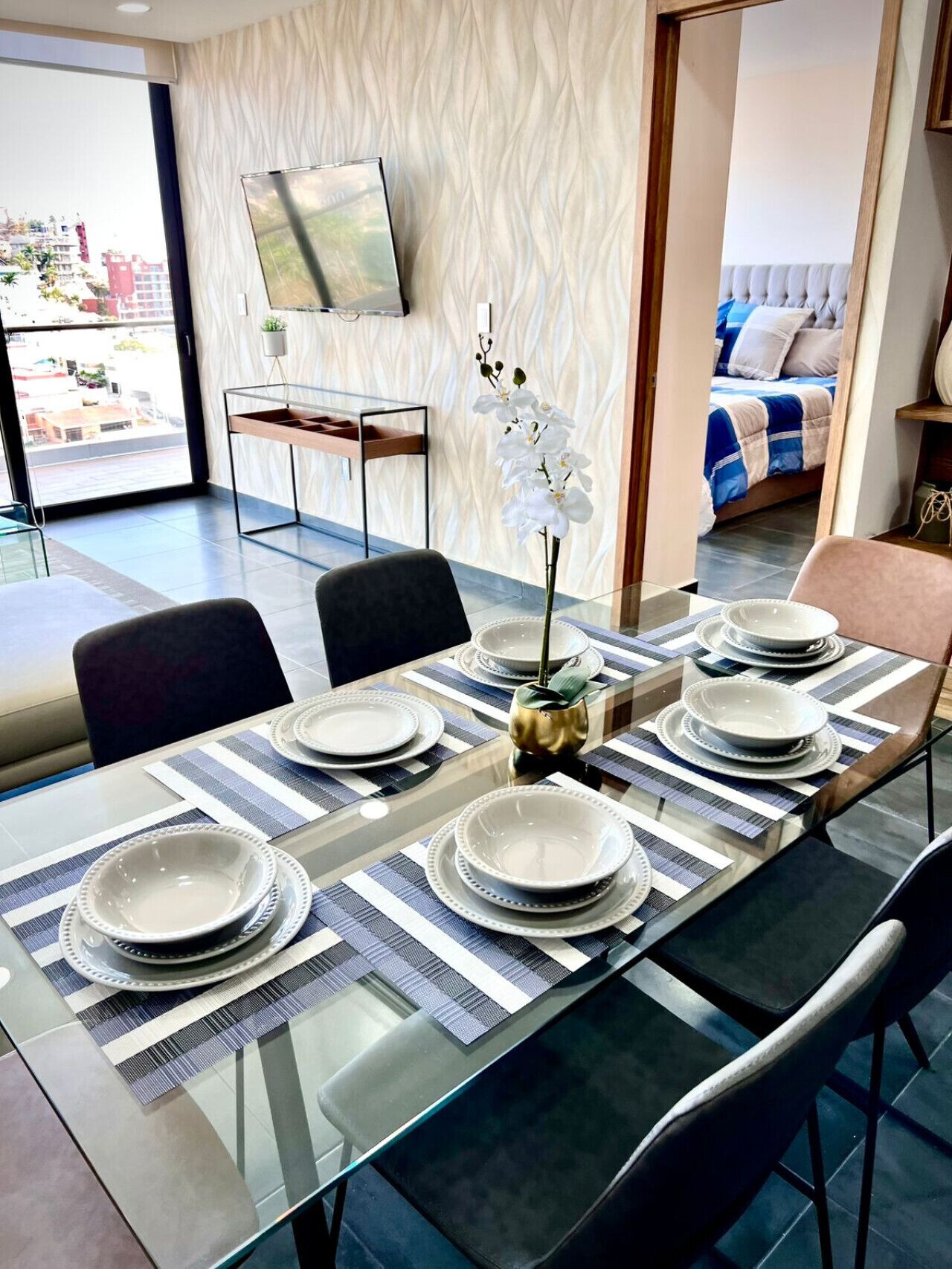 Deluxe Apartment, Balcony, Partial Sea View | Dining room