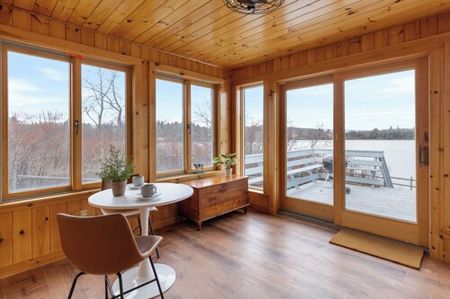 Lakefront home in VT near Okemo and Killington. Minutes to Skiing!