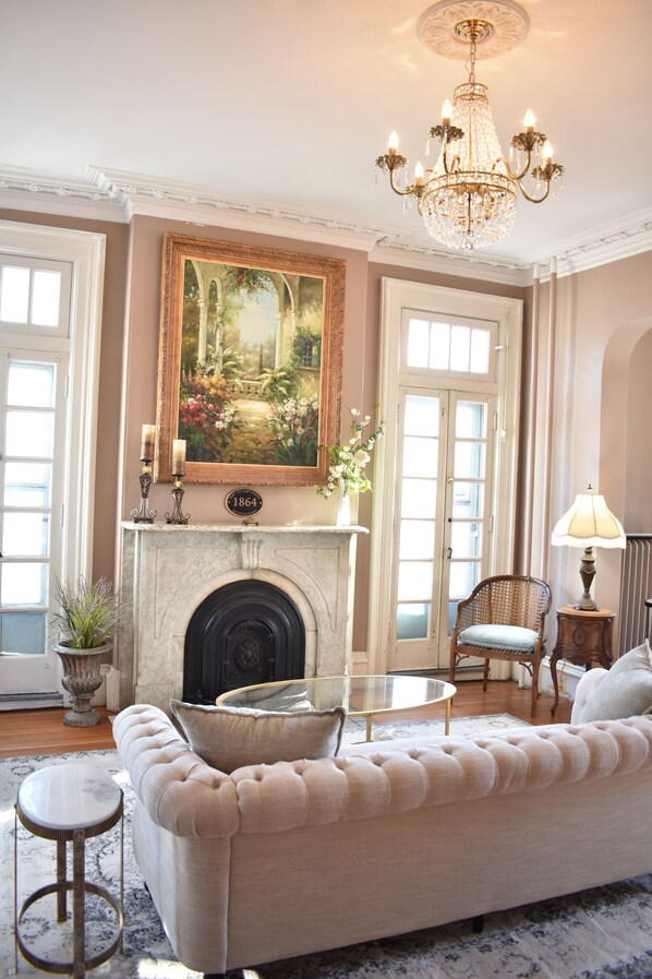 Interior - Historic Manor Overlooking Park (Bloomington)