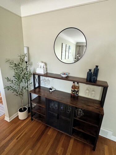 Luxurious Upper 2 BR Flat near Downtown Royal Oak!