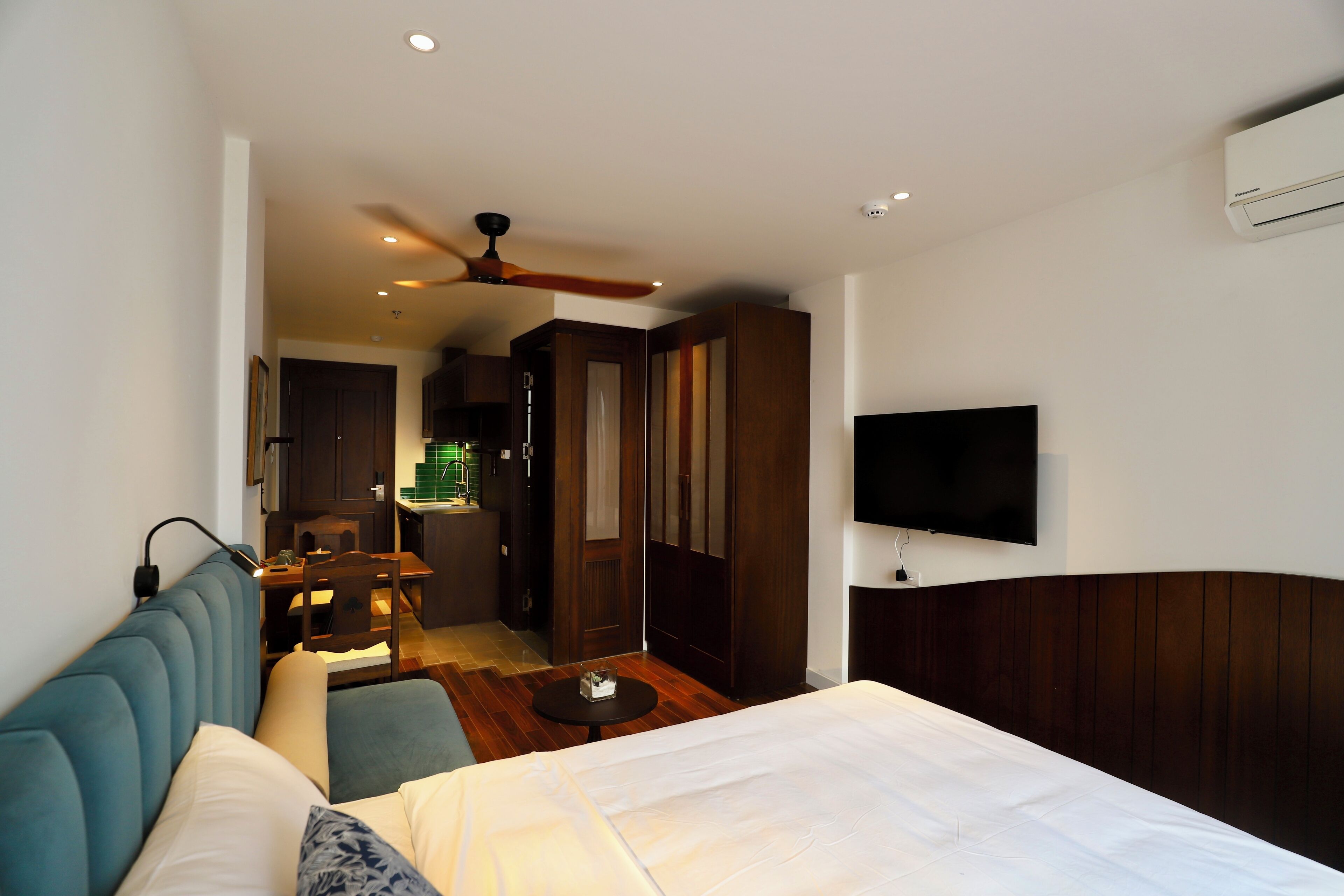 Classic Apartment, Non Smoking | In-room safe, desk, blackout curtains, soundproofing