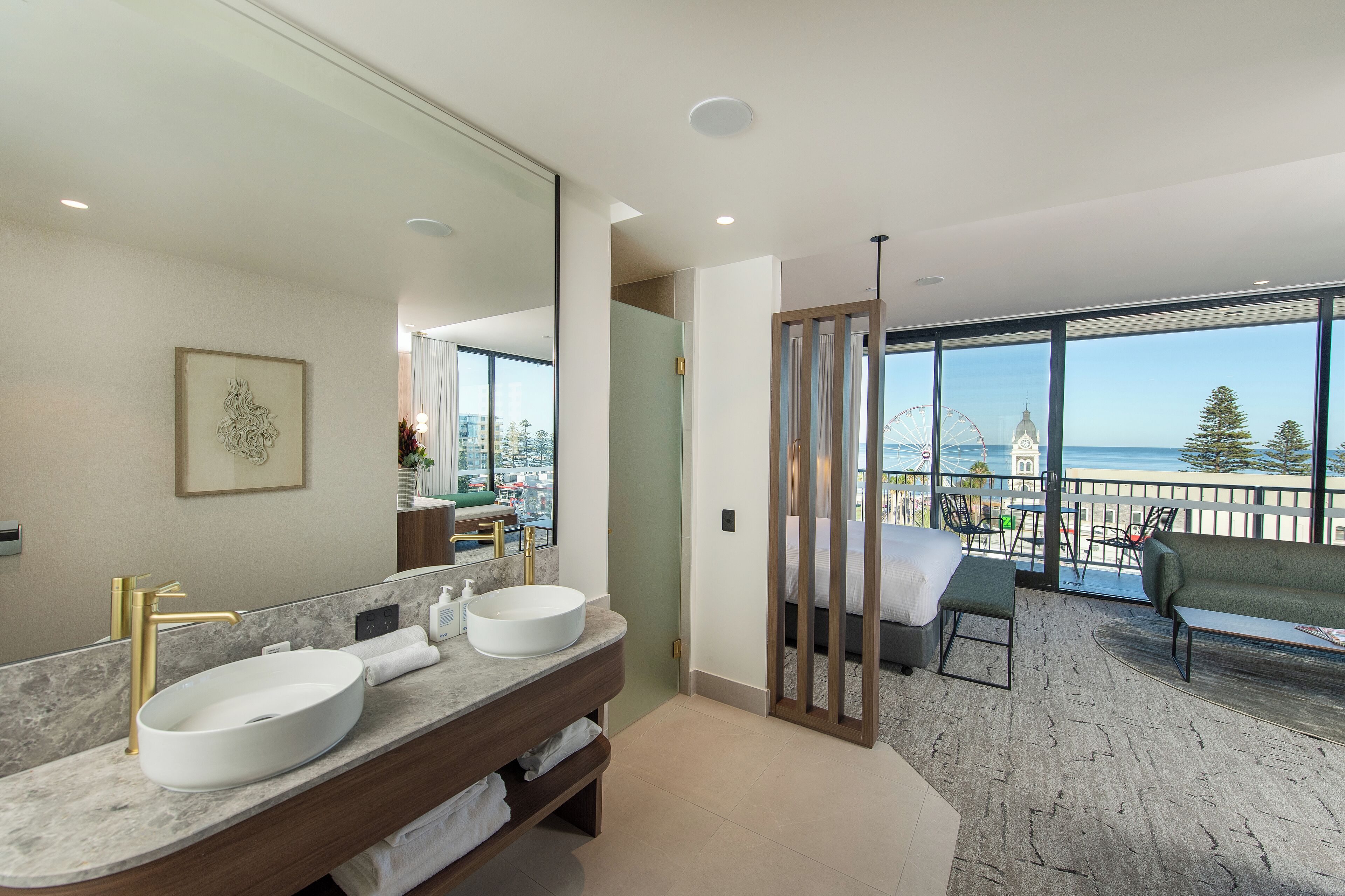 Deluxe Ocean View | Bathroom | Shower, hair dryer, towels, soap