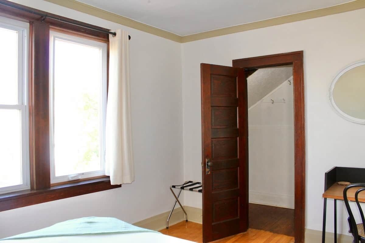 4 bedrooms, desk, free WiFi, bed sheets