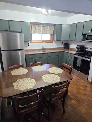 Fridge, microwave, oven, stovetop - Four Seasons Lake House Between Marquette and Houghton: Paradise on Petticoat! (Michigamme)