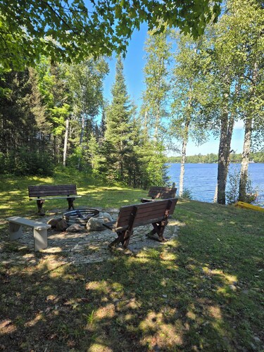 Four Seasons Lake House Between Marquette and Houghton: Paradise on Petticoat!