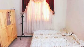 1 soverom, skrivebord, strykejern/-brett og wi-fi