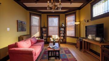 Smart TV, fireplace, DVD player, books