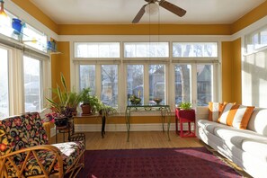 Smart TV, fireplace, DVD player, books