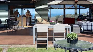 House, 3 Bedrooms, Balcony, Garden View | Outdoor dining