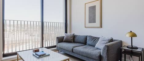 Una televisión, un reproductor estéreo