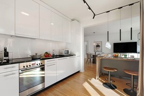 Fridge, microwave, oven, stovetop