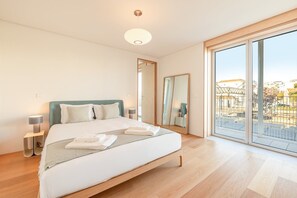 2 dormitorios, escritorio, tabla de planchar con plancha y Internet