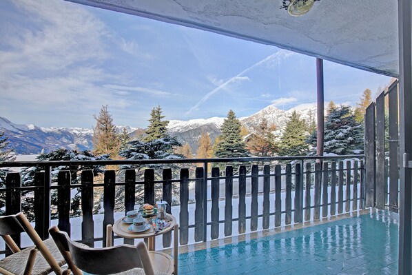 Outdoor dining - Appartamento Bellevue Richardette, Sauze d'Oulx, Italy (Sauze d'Oulx)