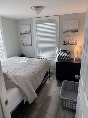 3 makuuhuonetta, silitysrauta/-lauta, vauvan matkasänky, Wi-Fi