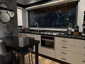 Microondas, placa de cocina