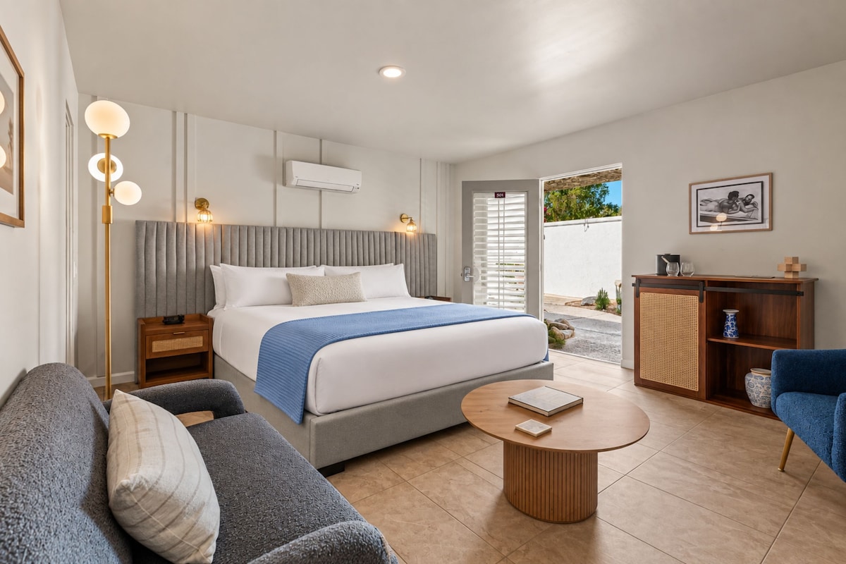 Quarto luxo, 1 cama King, banheiro privativo, vista para o jardim | Roupas de cama antialérgicas, camas com colchões pillow-top