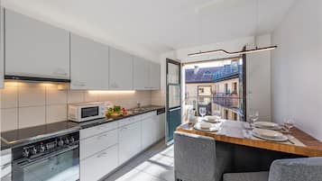 Fridge, microwave, oven, stovetop