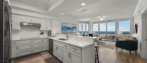 冷蔵庫、電子レンジ、オーブン、コンロ