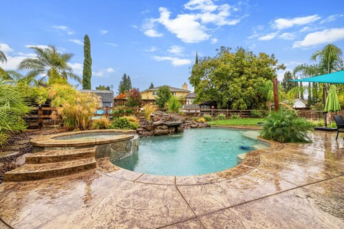 Tranquil Retreat: Pool, Spa, Firepit, Peloton, WFH