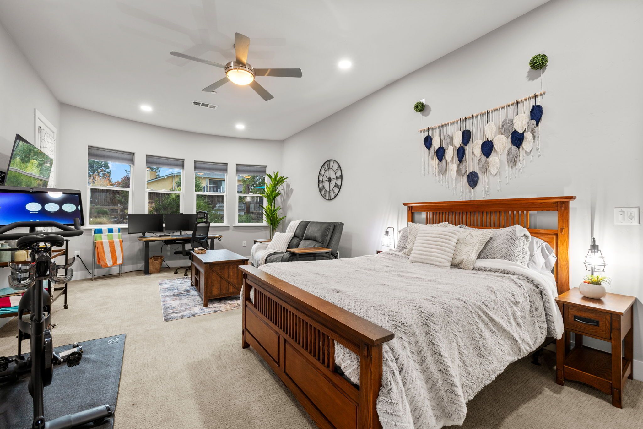 1 室のベッドルーム、デスク、アイロン / アイロン台、旅行用ベビーベッド