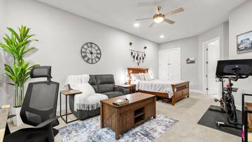 1 bedroom, desk, travel crib, free WiFi