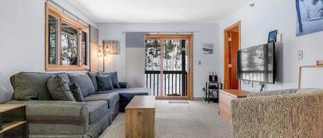Smart TV, fireplace, ping pong